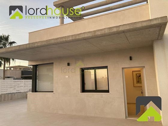 Foto 2 de Casa en venda a calle Mulhacen de 3 habitacions amb piscina i garatge