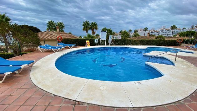 Foto 2 de Piso en alquiler en El Faro de Calaburra - Chaparral de 2 habitaciones con terraza y piscina
