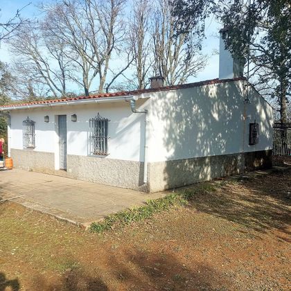 Foto 2 de Casa rural en venda a Fuenteheridos de 3 habitacions amb terrassa i jardí