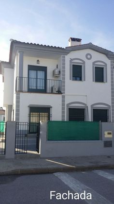 Foto 1 de Casa en venta en Real de la Jara (El) de 4 habitaciones con terraza y piscina