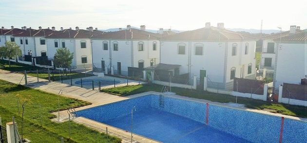 Foto 2 de Casa en venta en Real de la Jara (El) de 4 habitaciones con terraza y piscina