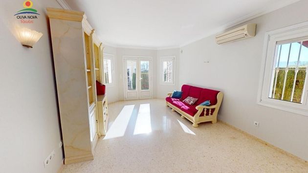Foto 2 de Casa adossada en venda a Oliva Nova de 3 habitacions amb terrassa i piscina