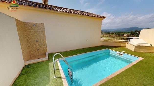 Foto 1 de Venta de ático en Oliva Nova de 2 habitaciones con terraza y piscina