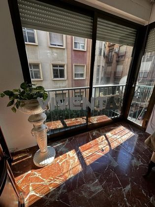 Foto 2 de Venta de piso en Centro - Murcia de 3 habitaciones con garaje y balcón