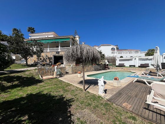 Foto 2 de Xalet en venda a calle Hacienda Guadalupe de 3 habitacions amb terrassa i piscina