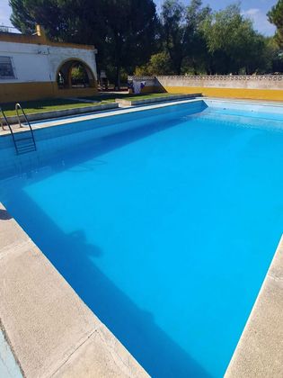Foto 1 de Xalet en venda a Coria del Río de 2 habitacions amb piscina i garatge