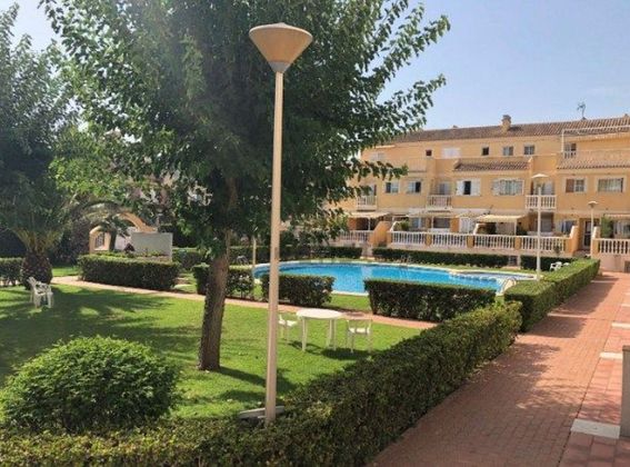 Foto 1 de Alquiler de casa en El Perellonet de 4 habitaciones con terraza y piscina