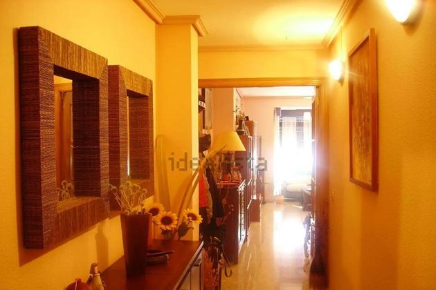 Foto 2 de Piso en alquiler en Els Orriols de 4 habitaciones con muebles y balcón
