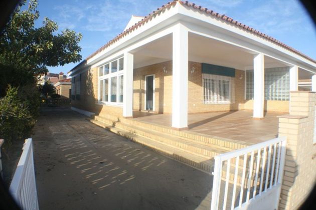 Foto 2 de Casa en venda a calle Madreperla de 4 habitacions amb terrassa i garatge