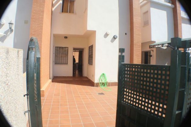 Foto 2 de Casa adosada en alquiler en La Antilla - Islantilla de 4 habitaciones con terraza y piscina