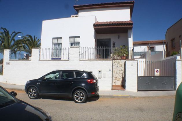 Foto 2 de Chalet en venta en Ayamonte ciudad de 5 habitaciones con terraza y jardín