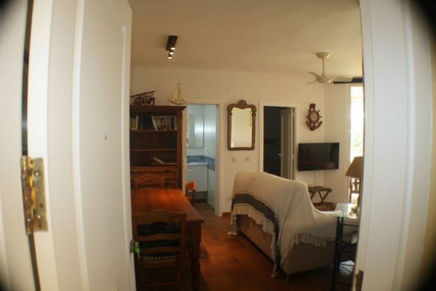 Foto 2 de Piso en venta en paseo De Levante de 2 habitaciones con terraza y piscina