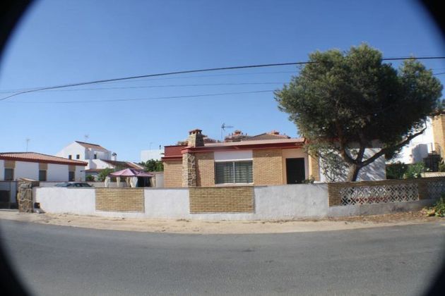 Foto 1 de Chalet en venta en calle Los Corales de 4 habitaciones con terraza y garaje
