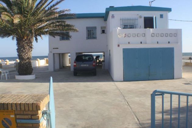 Foto 2 de Chalet en venta en calle Atlántico de 5 habitaciones con terraza y garaje