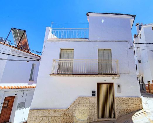 Foto 2 de Casa en venda a calle Mariana Pineda de 3 habitacions amb terrassa i balcó