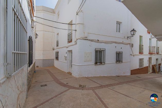 Foto 2 de Venta de casa adosada en calle Peñuelas de 4 habitaciones con terraza