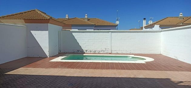 Foto 1 de Chalet en venta en Molares (Los) de 3 habitaciones con piscina y garaje