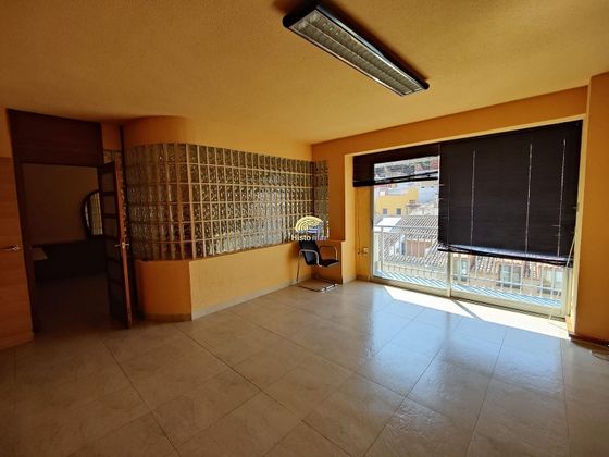 Foto 2 de Pis en venda a Centro - El Castillo de 4 habitacions amb garatge i balcó