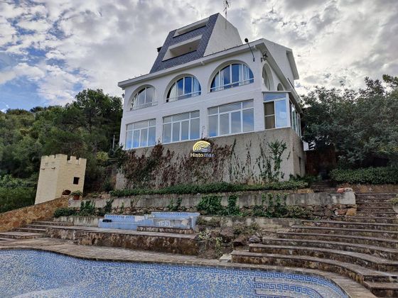 Foto 2 de Chalet en venta en Segart de 4 habitaciones con terraza y piscina