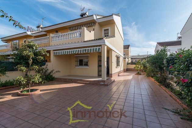 Foto 1 de Venta de casa en Moguer de 5 habitaciones con terraza