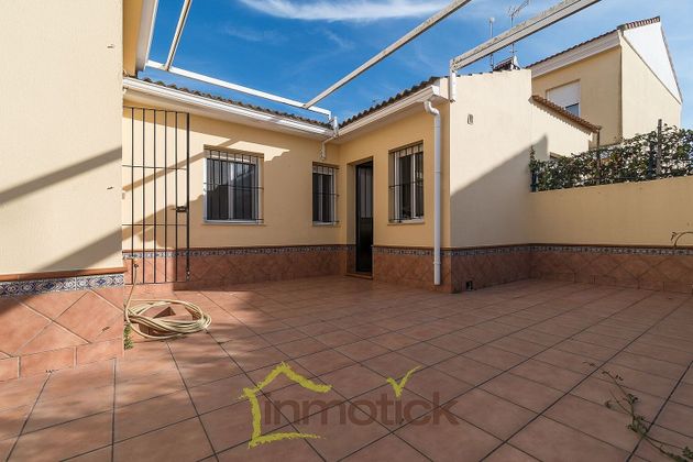 Foto 2 de Venta de casa en Moguer de 5 habitaciones con terraza