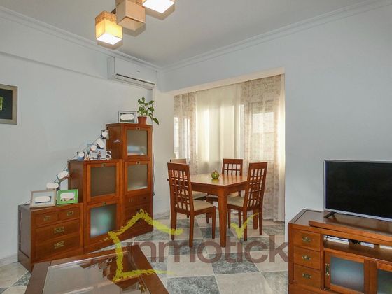 Foto 2 de Piso en alquiler en Viaplana de 2 habitaciones con muebles y aire acondicionado