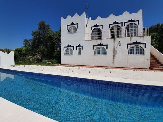 Foto 1 de Venta de chalet en urbanización Doña Julia de 4 habitaciones con terraza y piscina
