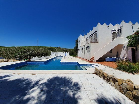 Foto 2 de Xalet en venda a urbanización Doña Julia de 4 habitacions amb terrassa i piscina