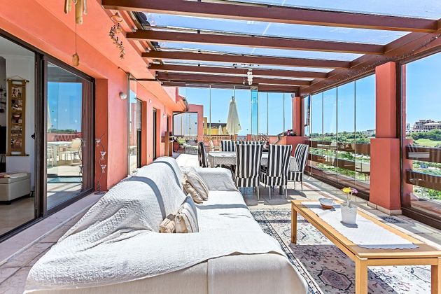 Foto 2 de Àtic en venda a urbanización Viñas del Golf de 3 habitacions amb terrassa i piscina