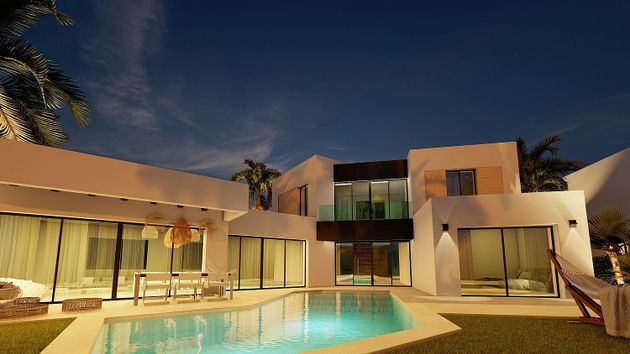 Foto 1 de Xalet en venda a calle Azata Golf de 4 habitacions amb terrassa i piscina