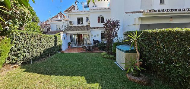 Foto 1 de Casa adosada en venta en calle Jardines del Golf de 4 habitaciones con terraza y piscina