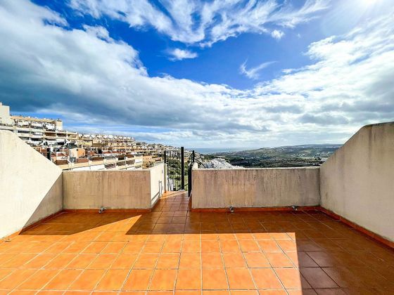 Foto 1 de Ático en venta en urbanización Hacienda Casares de 3 habitaciones con terraza y piscina