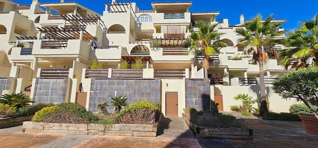 Foto 1 de Pis en venda a calle Arrabal Hospital Internacional Estepona de 2 habitacions amb terrassa i piscina