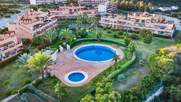 Foto 1 de Pis en venda a calle Casares del Sol de 2 habitacions amb terrassa i piscina
