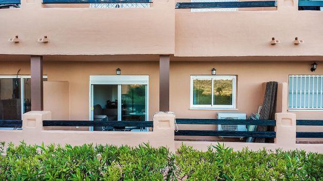 Foto 2 de Pis en venda a calle Casares del Sol de 2 habitacions amb terrassa i piscina
