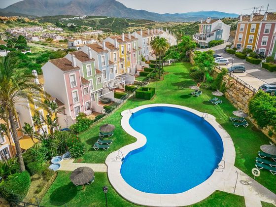 Foto 1 de Casa en venda a urbanización Vista Bahia de 3 habitacions amb terrassa i piscina