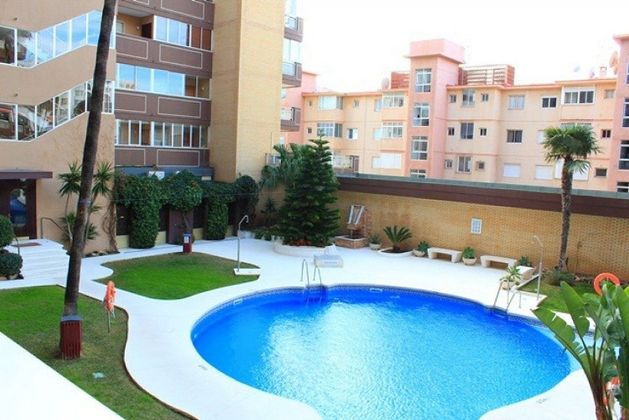 Foto 2 de Alquiler de piso en Playa de los Boliches de 1 habitación con terraza y piscina