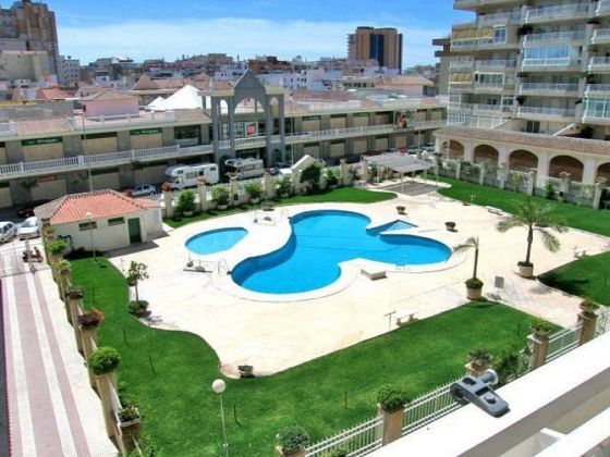Foto 2 de Alquiler de piso en Los Boliches de 3 habitaciones con terraza y piscina