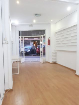 Foto 2 de Alquiler de local en calle De L'uruguai de 38 m²