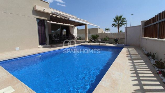 Foto 1 de Chalet en venta en calle Anacardo de 3 habitaciones con terraza y piscina
