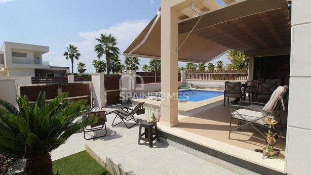 Foto 2 de Chalet en venta en calle Anacardo de 3 habitaciones con terraza y piscina