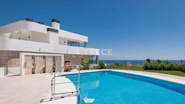 Foto 2 de Ático en venta en El Faro de Calaburra - Chaparral de 2 habitaciones con terraza y piscina