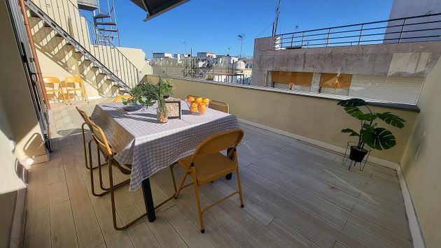 Foto 2 de Piso en alquiler en Santa Catalina de 2 habitaciones con terraza y piscina