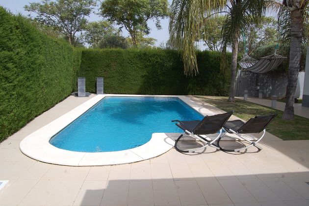 Foto 2 de Xalet en venda a Espartinas de 4 habitacions amb terrassa i piscina