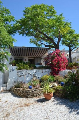 Foto 2 de Casa rural en venda a Sayalonga de 3 habitacions amb terrassa i piscina