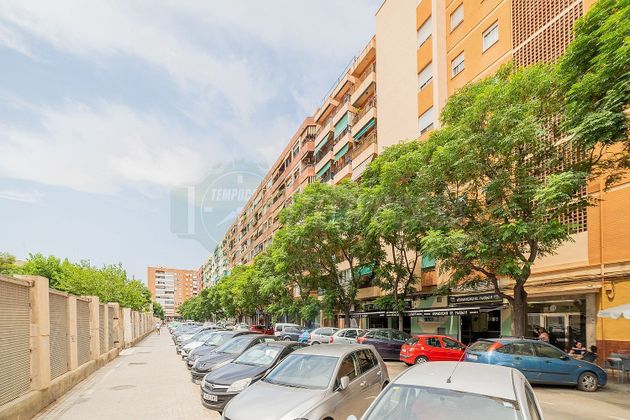 Foto 1 de Piso en venta en calle Del Pintor Ferrer Calatayud de 3 habitaciones con balcón y aire acondicionado