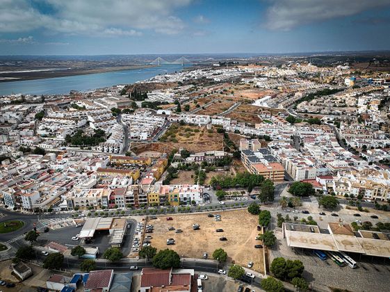 Foto 2 de Xalet en venda a calle Huelva de 10 habitacions amb terrassa i piscina
