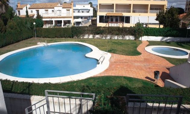 Foto 2 de Casa adossada en venda a Isla Canela de 3 habitacions amb terrassa i piscina