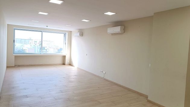 Foto 1 de Alquiler de oficina en La Buhaira con aire acondicionado