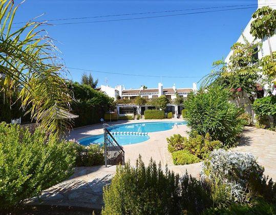 Foto 2 de Casa adossada en lloguer a calle El Poniente de 2 habitacions amb piscina i jardí